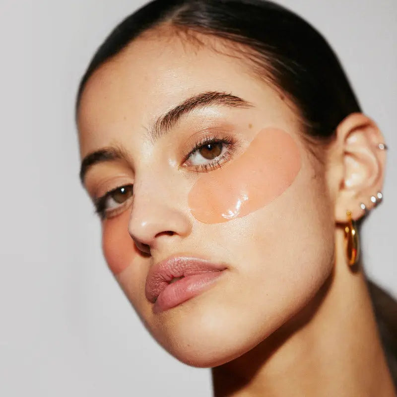 woman using LOOPS Under Eye Single Mask